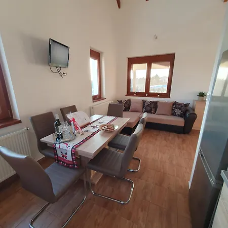 Arvalanyhaj Vendeghaz 펜션