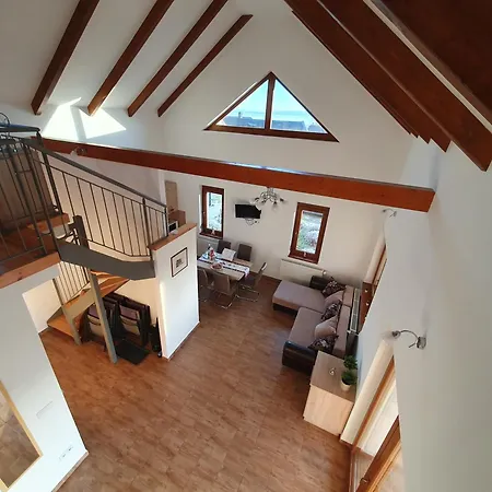 Arvalanyhaj Vendeghaz 벌러토너컬리