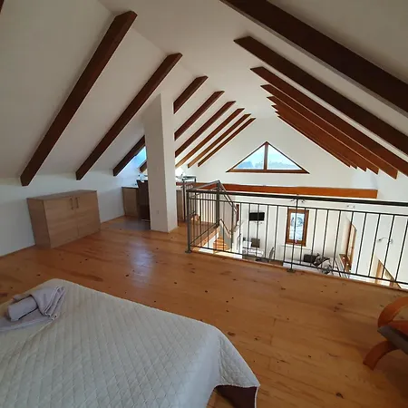 Arvalanyhaj Vendeghaz 벌러토너컬리