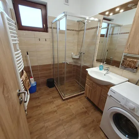 Arvalanyhaj Vendeghaz * 벌러토너컬리